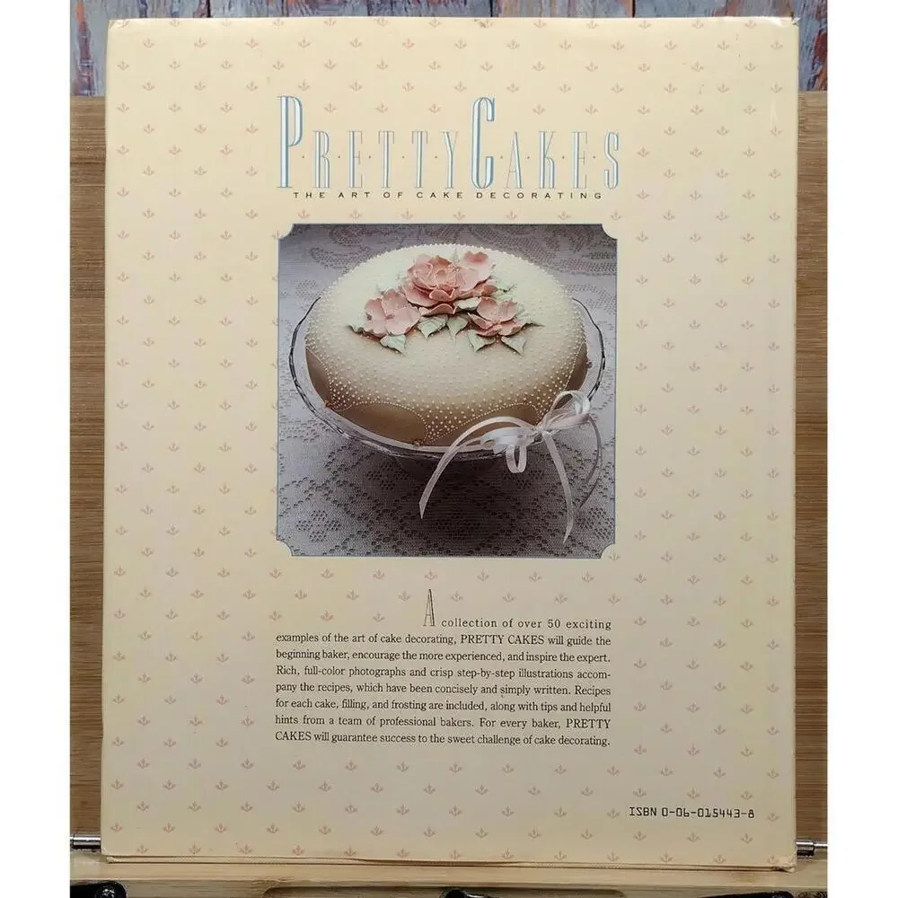 Pretty‎ Cakes: The Art of Cake Decorating by Mary Goodbody with Jane Stacey